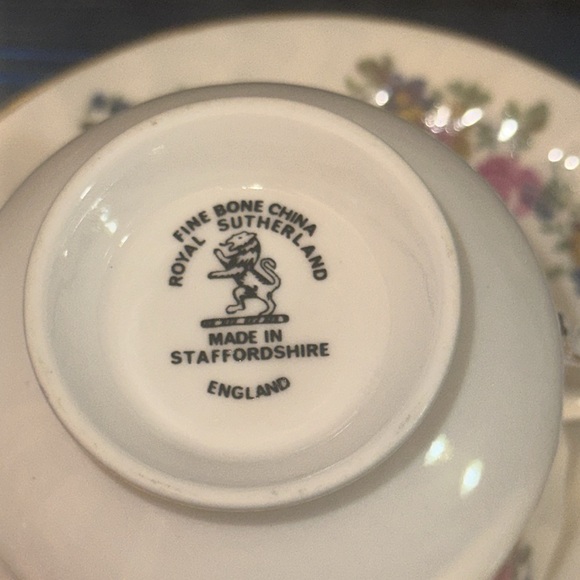 Royal Sutherland Fine Bone China Cup and Saucer with Pink Roses. Clean. - Picture 2 of 6